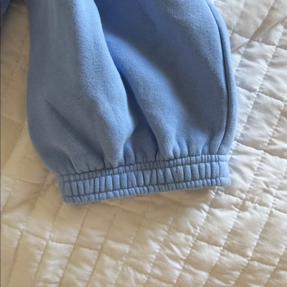 Aritzia Women’s Light Blue Cuffed Sweatpants - Picture 4 of 4